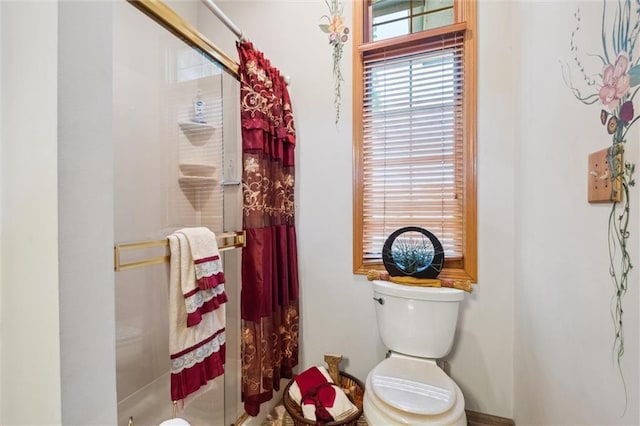 15471 Cedar Ln, Basehor, KS 66007 - full bath with toilet and a shower stall