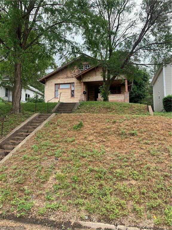 1331 S 17th St, Saint Joseph, MO 64507 - view of bungalow-style home