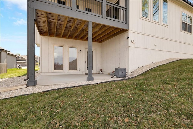 905 SE Wood Ridge Ct, Blue Springs, MO 64014 - rear view of house with a lawn, a patio area, and central AC