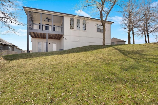 905 SE Wood Ridge Ct, Blue Springs, MO 64014 - rear view of house featuring ceiling fan and a yard