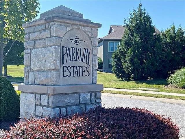 905 SE Wood Ridge Ct, Blue Springs, MO 64014 - view of community sign
