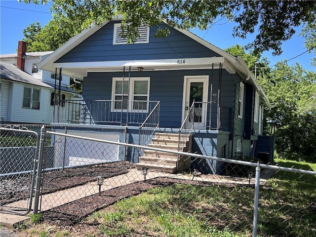 614 E Lexington St, Independence, MO 64050 - shotgun-style home featuring covered porch