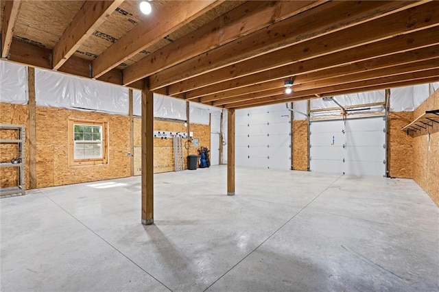 17105 Bo Cir, Tonganoxie, KS 66086 - view of garage