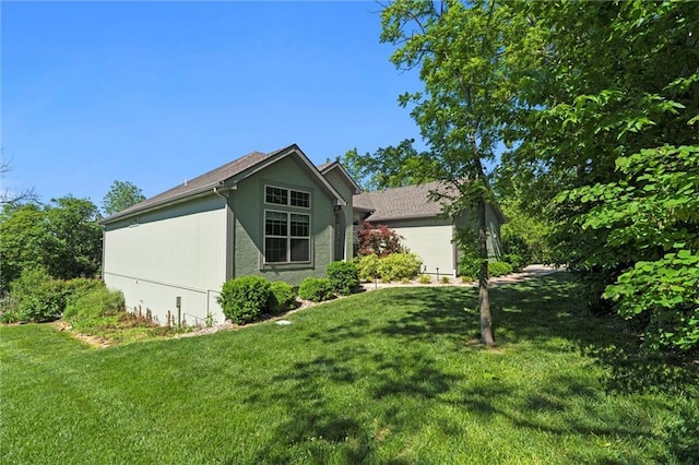 17105 Bo Cir, Tonganoxie, KS 66086 - view of side of property with a lawn
