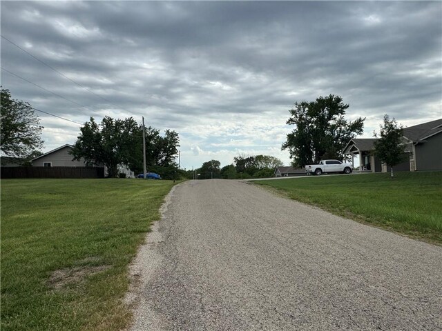 7882 Seneca Lake Rd, Ozawkie, KS 66070