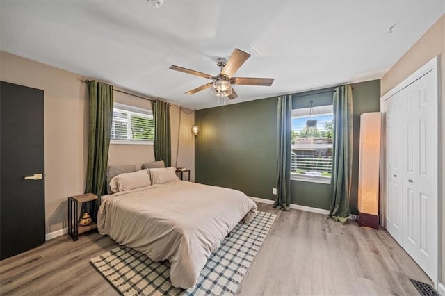 811 W 86th Ter, Kansas City, MO 64114 - bedroom with light wood-style flooring, a ceiling fan, and a closet