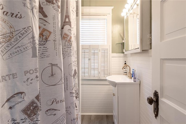 4231 Wyoming St, Kansas City, MO 64111 - full bath with vanity