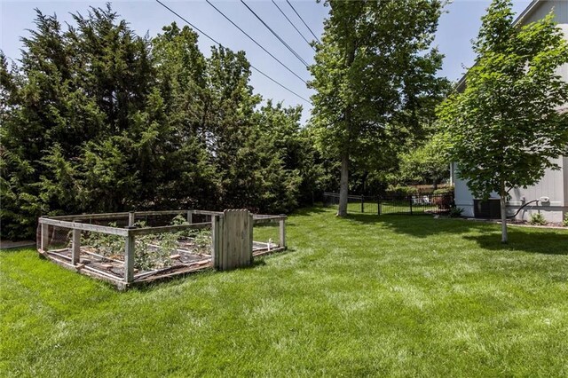 14169 W 115th Ter, Olathe, KS 66062 - view of yard with a garden