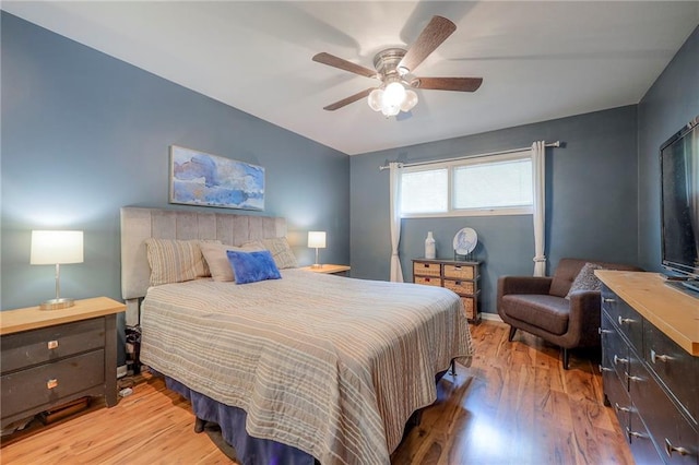 6520 W 51st St, Mission, KS 66202 - bedroom featuring light wood-style flooring and a ceiling fan