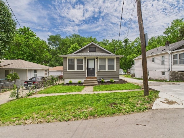 805 Beacon Ave, Kansas City, MO 64125 - view of bungalow-style home