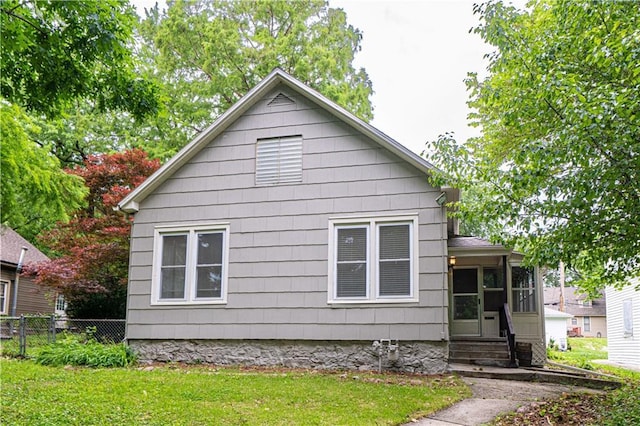 502 Vine St, Leavenworth, KS 66048 - view of front of home featuring entry steps