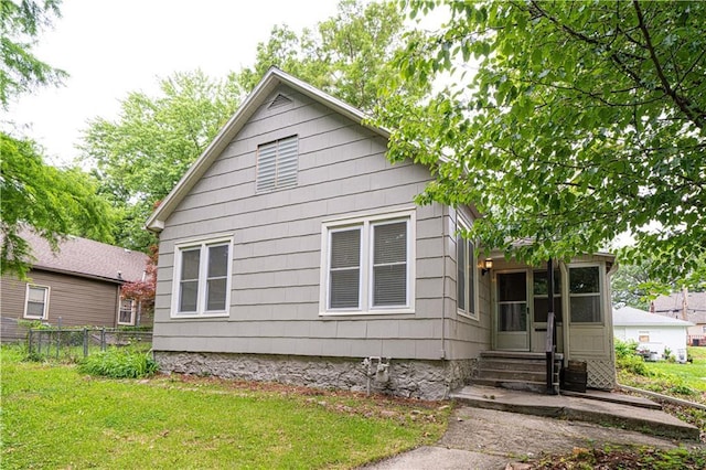 502 Vine St, Leavenworth, KS 66048 - view of front of property with entry steps