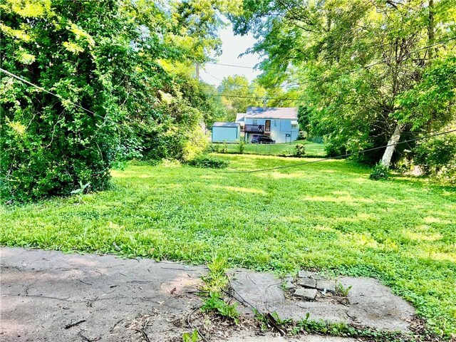 1208 E 80th St, Kansas City, MO 64131 - view of grassy yard