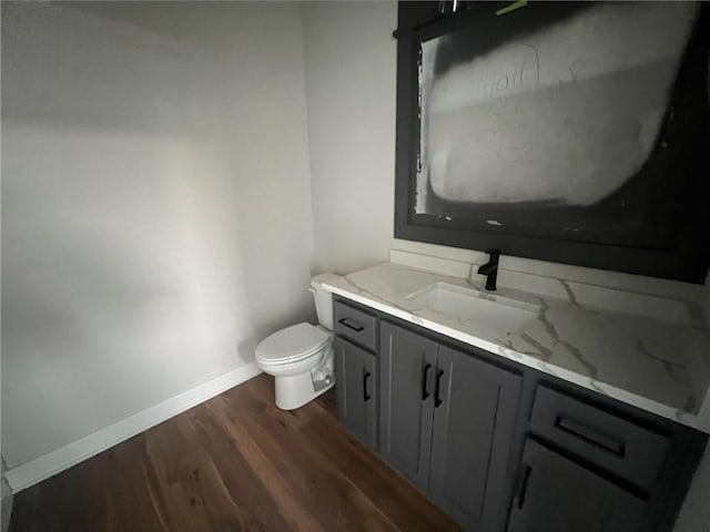1516 SW Arborpark Ter, Lees Summit, MO 64082 - bathroom featuring wood finished floors, toilet, vanity, and baseboards
