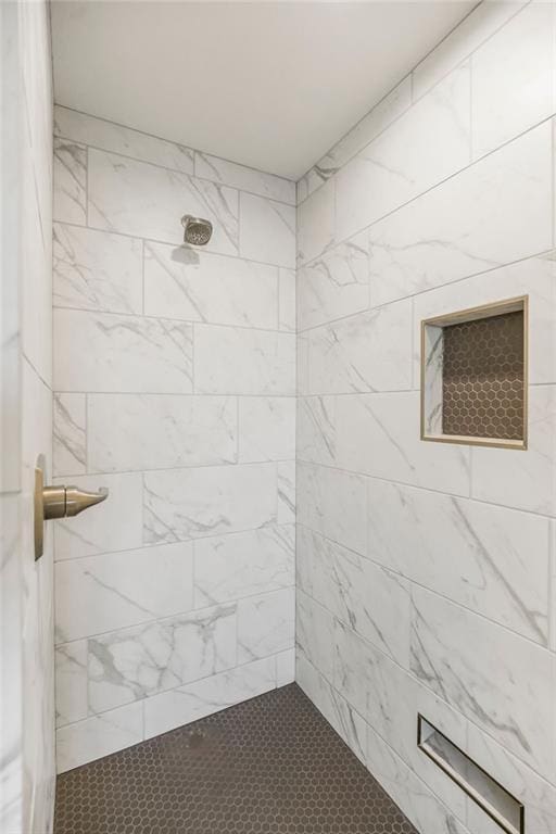 17756 Shady Bend Rd, Gardner, KS 66030 - bathroom with a tile shower