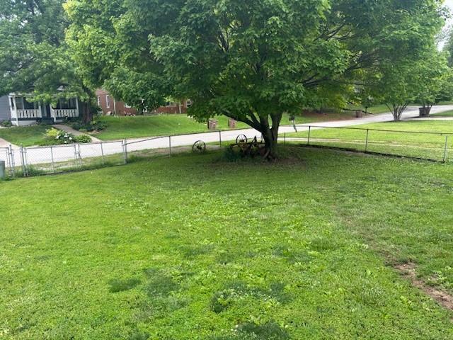 1119 Mound St, Atchison, KS 66002 - view of yard