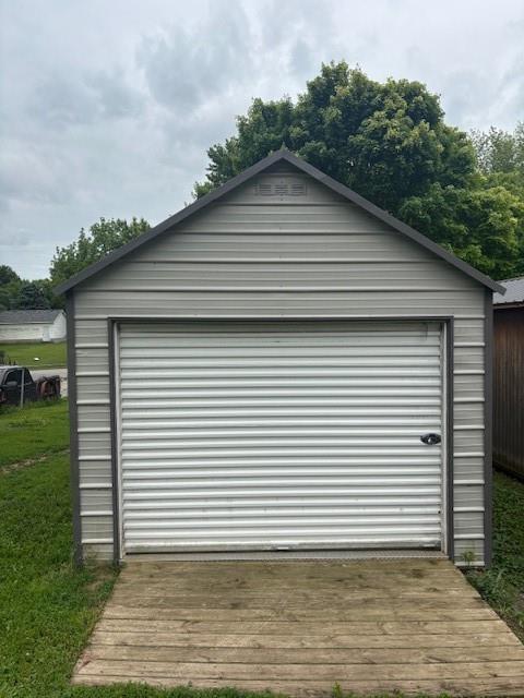 1119 Mound St, Atchison, KS 66002 - view of garage