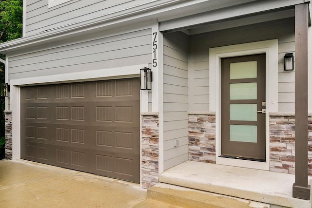 7515 Locust Dr, Kansas City, MO 64152 - view of garage