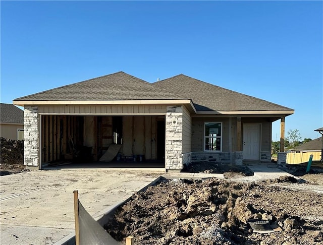 610 W Colleen Ct, Gardner, KS 66030 - view of front facade with stone siding, a garage, and concrete driveway