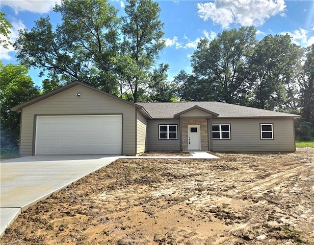 1101 Lakewood Dr, Pittsburg, KS 66762 - ranch-style home with an attached garage and concrete driveway