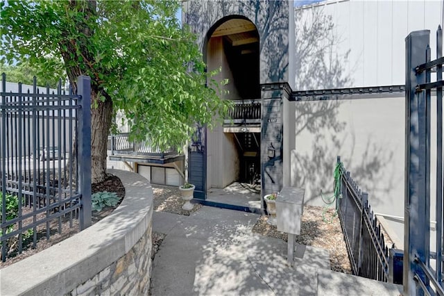 4157 Roanoke Rd Unit 2, Kansas City, MO 64111 - view of exterior entry featuring stucco siding