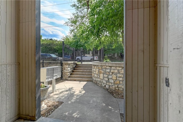4157 Roanoke Rd Unit 2, Kansas City, MO 64111 - view of patio / terrace
