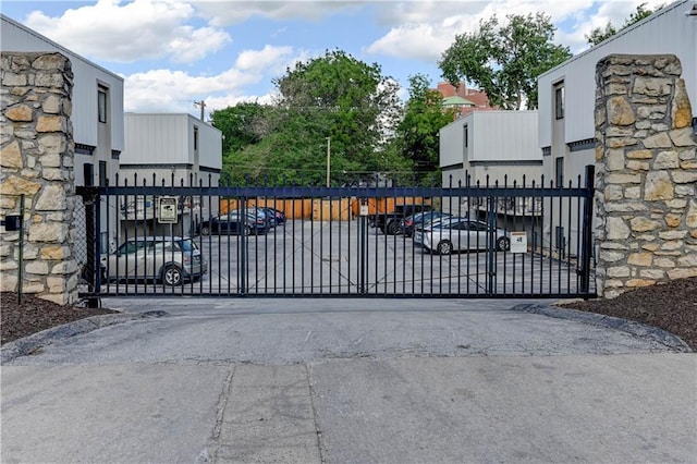 4157 Roanoke Rd Unit 2, Kansas City, MO 64111 - view of gate