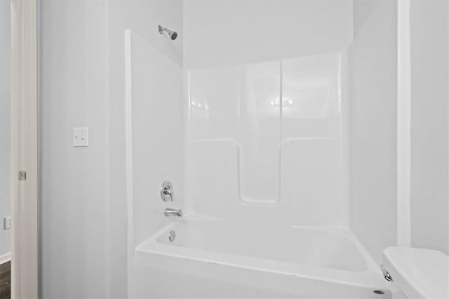 551 W Fountain St, Gardner, KS 66030 - bathroom with toilet and tub / shower combination