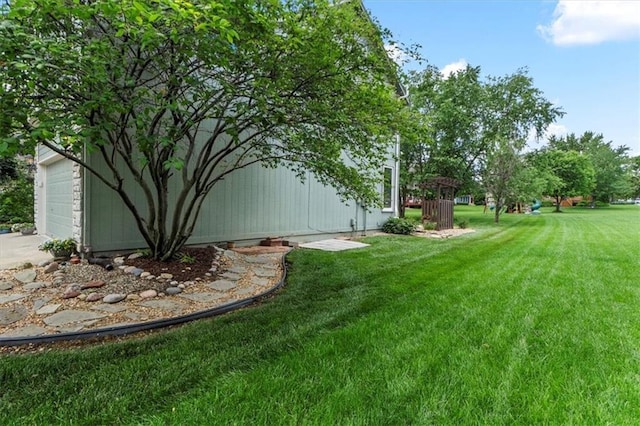 14155 W 147th Ter, Olathe, KS 66062 - view of green lawn with a garage