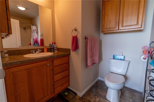 2943 NE Turkey Rd, Breckenridge, MO 64625 - bathroom featuring vanity, toilet, baseboards, and curtained shower