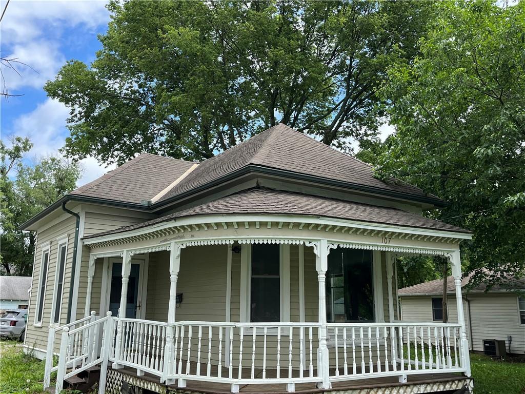 107 S Delaware St, Butler, MO 64730 - photo 1