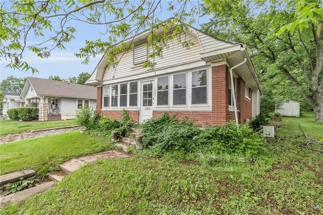 1403 S Sterling Ave, Independence, MO 64052 - view of front facade featuring brick siding and a front lawn