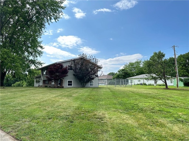 609 N Broadway St, Knob Noster, MO 65336 - view of yard