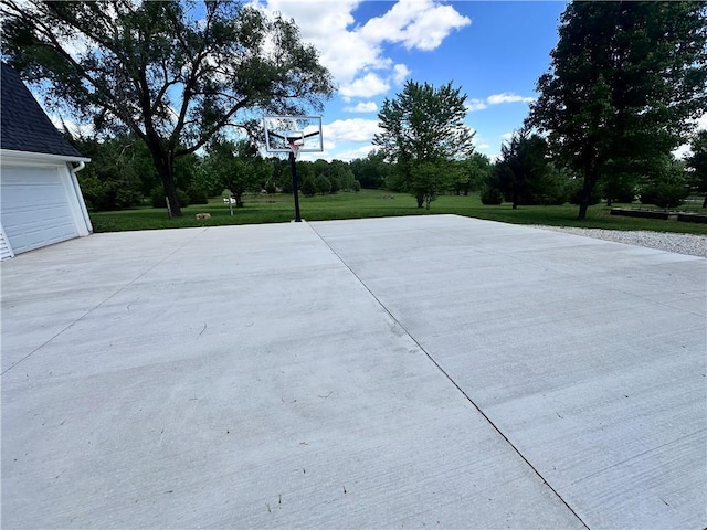 14409 Tillman Rd, Smithville, MO 64089 - view of sport court with a lawn