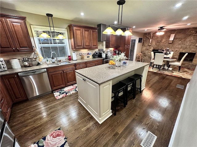 14409 Tillman Rd, Smithville, MO 64089 - kitchen with appliances with stainless steel finishes, a sink, dark wood finished floors, ceiling fan, and recessed lighting