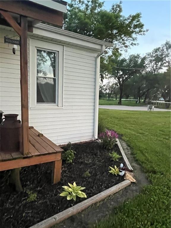 1596 Haskell Rd, Williamsburg, KS 66095 - view of side of home with a yard