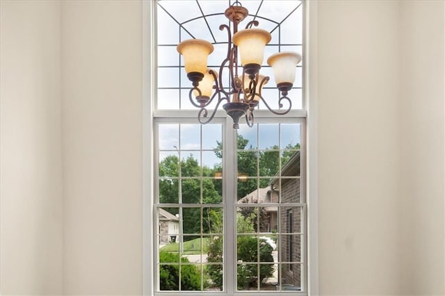906 Cheatham Ct, Warrensburg, MO 64093 - detailed view of a chandelier