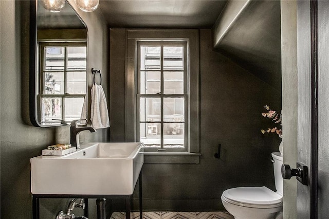 4804 Jarboe St, Kansas City, MO 64112 - bathroom with toilet and a sink