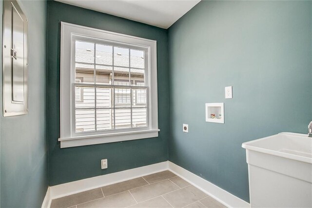 4804 Jarboe St, Kansas City, MO 64112 - laundry area with hookup for an electric dryer, hookup for a washing machine, plenty of natural light, and baseboards