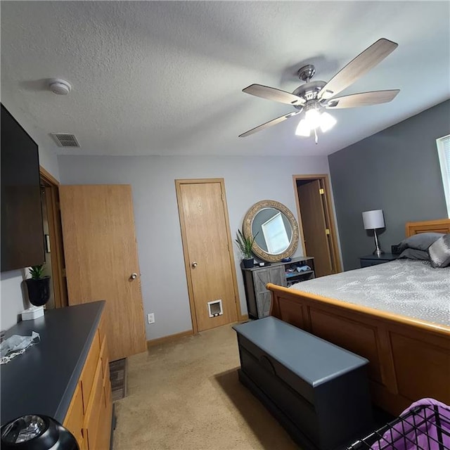1525 Duncan St, Saint Joseph, MO 64503 - bedroom with light carpet, a ceiling fan, and baseboards
