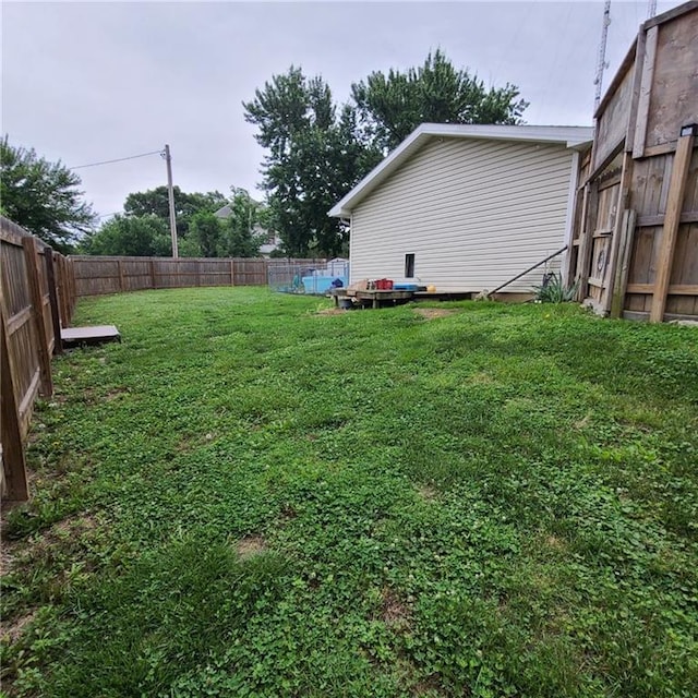 1525 Duncan St, Saint Joseph, MO 64503 - view of yard