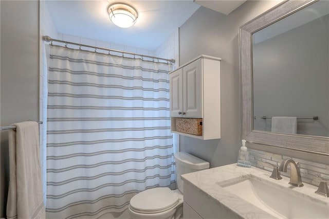15005 W 94th St, Lenexa, KS 66215 - full bath featuring backsplash, vanity, and curtained shower