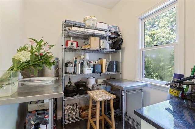 7642 N Atkins Pl, Kansas City, MO 64152 - view of bar