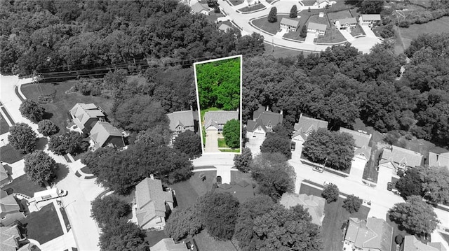 7642 N Atkins Pl, Kansas City, MO 64152 - aerial view of residential area with property parcel outlined and a heavily wooded area