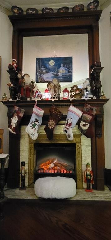 308 E Arrow St, Marshall, MO 65340 - detailed view of crown molding