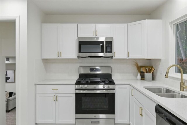 9303 Hayes Dr, Overland Park, KS 66212 - photo 13