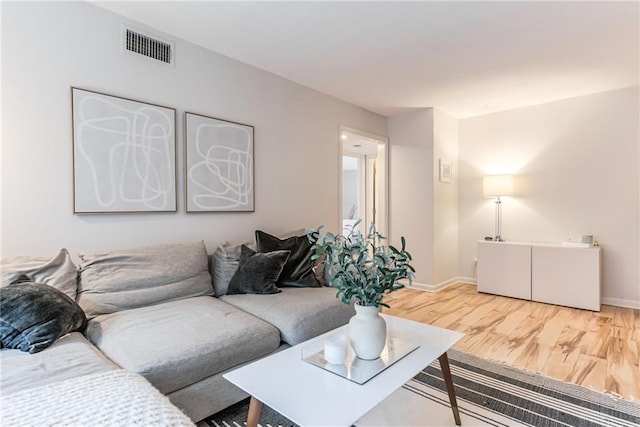 3606 Gillham Rd Unit 25, Kansas City, MO 64111 - living room featuring light wood-style flooring and baseboards