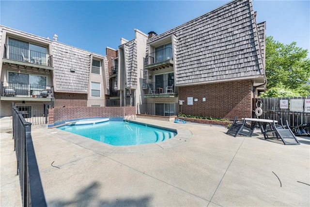 3606 Gillham Rd Unit 25, Kansas City, MO 64111 - view of community pool