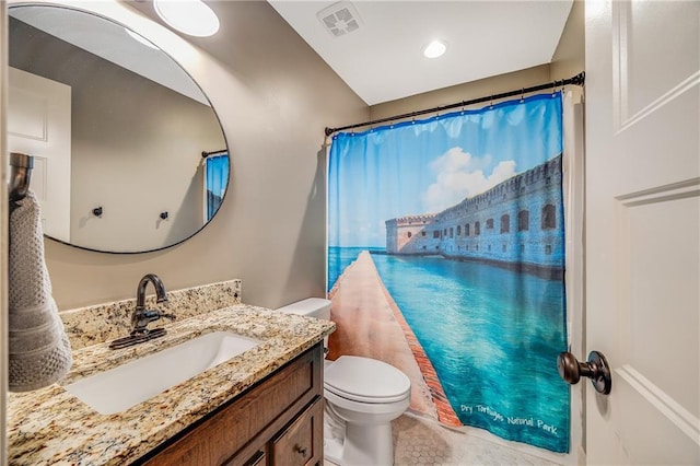 12301 White Oak St, Peculiar, MO 64078 - full bath with toilet, vanity, and curtained shower