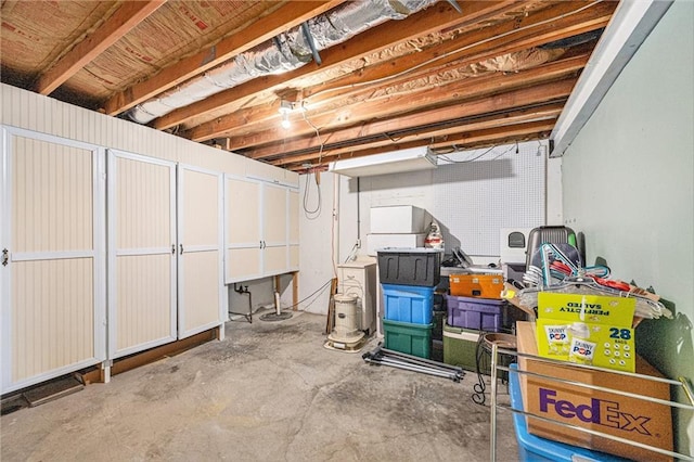 16519 E 53rd Street Ct, Independence, MO 64055 - unfinished below grade area featuring refrigerator